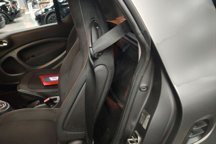 Used smart fortwo 2019 0.9T 66kW Hardtop Engine Version China VI Emission Standard Left Rear Seat