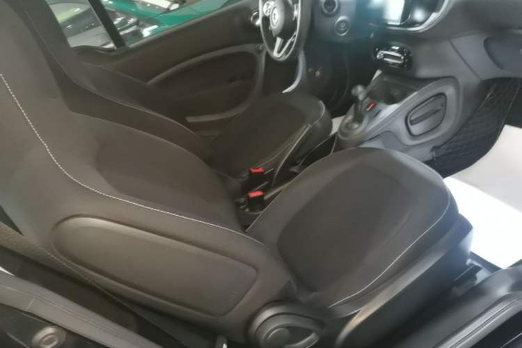 Used smart fortwo 2019 0.9T 66kW Hardtop Wind Power Edition China VI Right Front Seat
