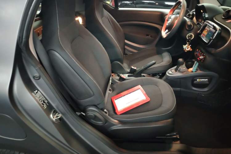 Used smart fortwo 2019 0.9T 66kW Hardtop Engine Version China VI Emission Standard Right Front Seat