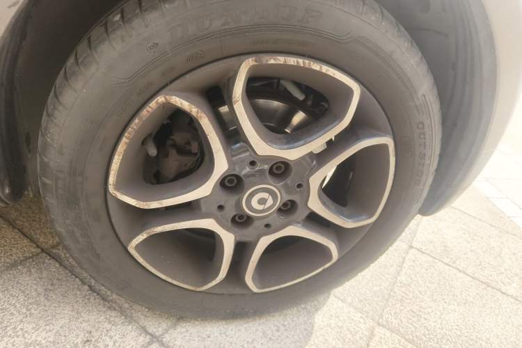 Used smart fortwo 2019 0.9T 66kW Hardtop Wind Power Edition China VI Right Front Wheel Hub