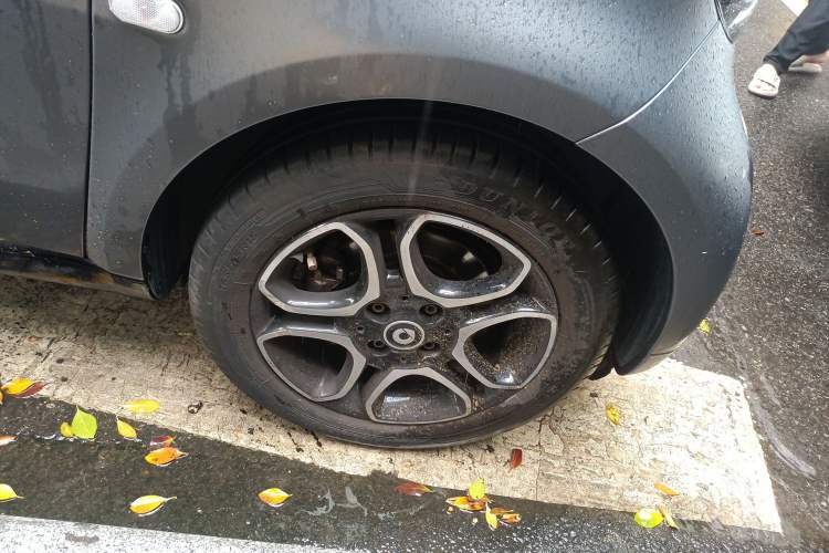 Used smart fortwo 2019 0.9T 66kW Hardtop Wind Power Edition China VI Right Front Wheel Hub