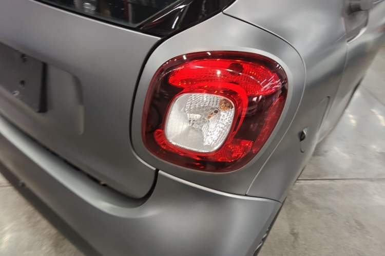 Used smart fortwo 2019 0.9T 66kW Hardtop Wind Power Edition China VI Right Rear Taillight
