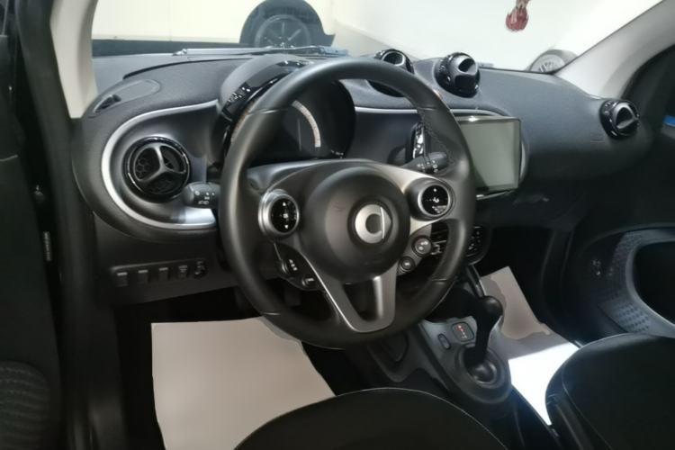 Used smart fortwo 2019 0.9T 66kW Hardtop Wind Power Edition China VI Steering Wheel
