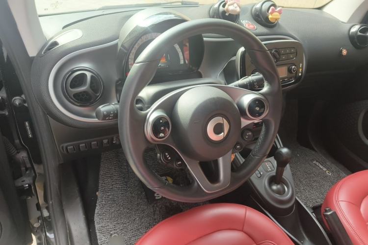 Used smart fortwo 2019 0.9T 66kW Hardtop Wind Power Edition China VI Steering Wheel