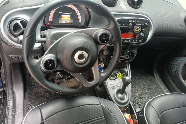 Used smart fortwo 2019 0.9T 66kW Hardtop Wind Power Edition China VI Steering Wheel