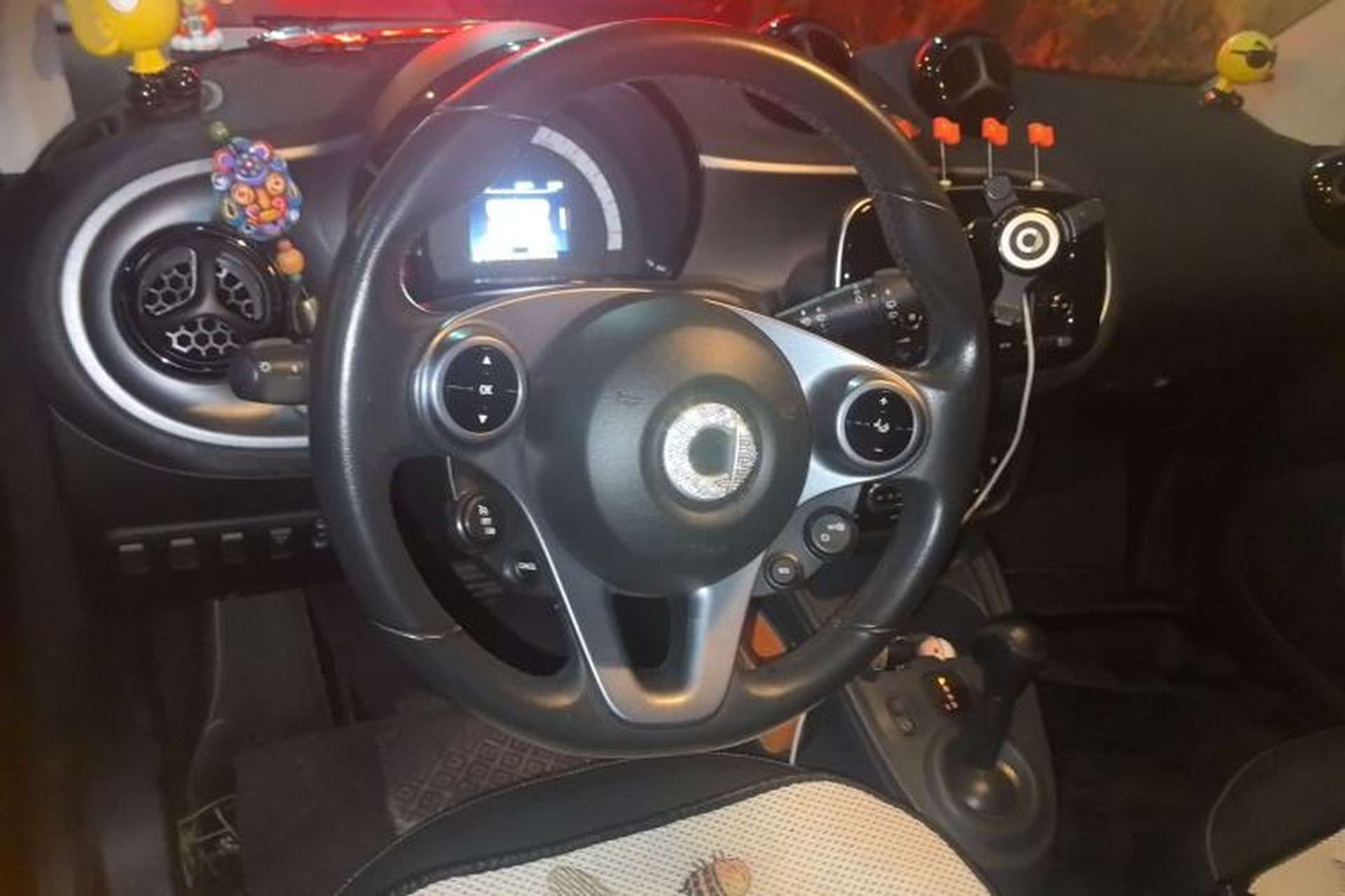 Used smart fortwo 2019 0.9T 66kW Hardtop Wind Power Edition China VI Steering Wheel