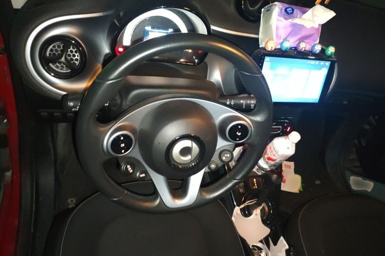 Used smart fortwo 2019 0.9T 66kW Hardtop Wind Power Edition China VI Steering Wheel