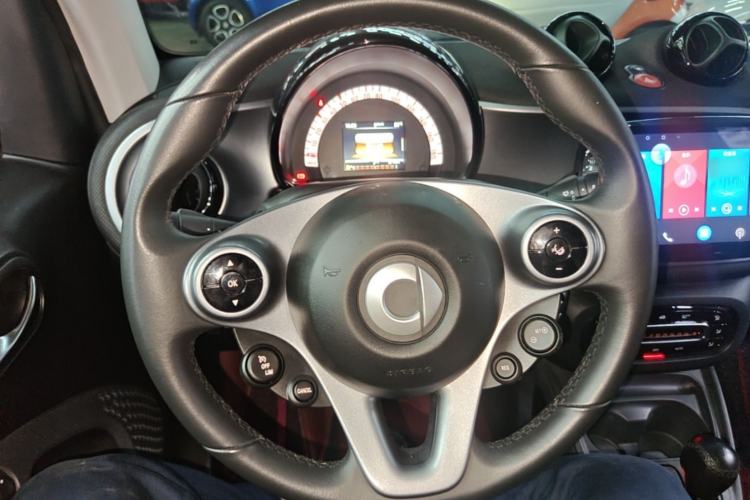 Used smart fortwo 2019 0.9T 66kW Hardtop Wind Power Edition China VI Steering Wheel