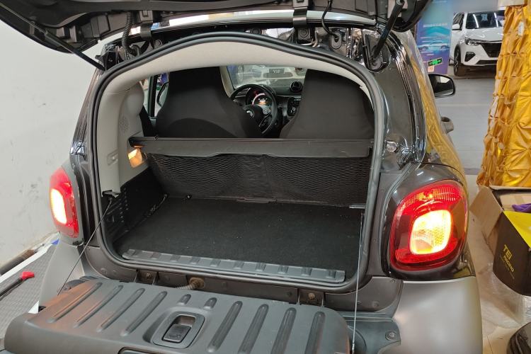 Used smart fortwo 2019 0.9T 66kW Hardtop Wind Power Edition China VI Trunk