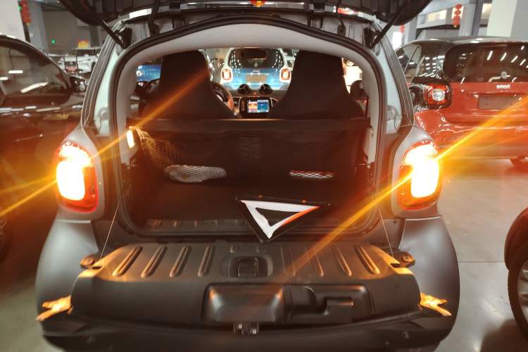 Used smart fortwo 2019 0.9T 66kW Hardtop Engine Version China VI Emission Standard Trunk