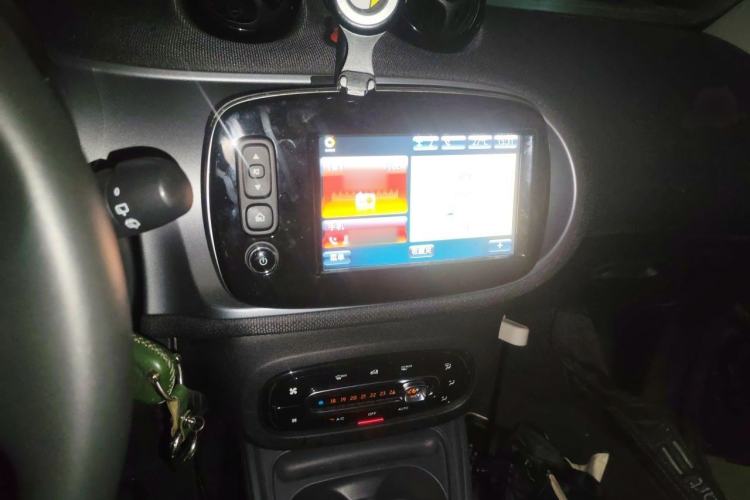 Used smart fortwo 2019 0.9T 66kW Hardtop Pioneer Edition China VI Audio And AC Panel
