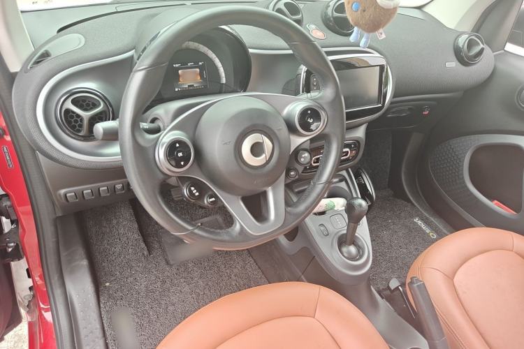Used smart fortwo 2019 0.9T 66kW Hardtop Engine Version China VI Emission Standard Center Console