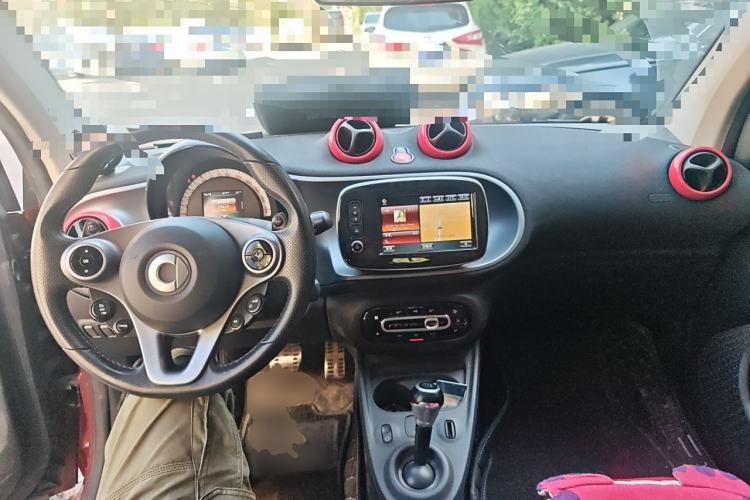Used smart fortwo 2019 0.9T 66kW Red Instant Special Edition China VI Center Console