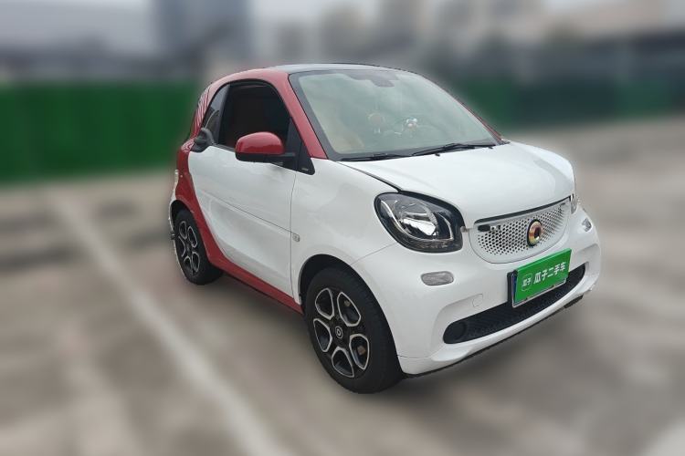 Used smart fortwo 2019 0.9T 66kW Hardtop Engine Version China VI Emission Standard Front Right 45 Deg