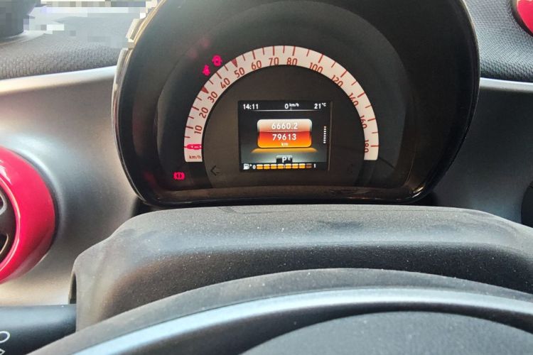 Used smart fortwo 2019 0.9T 66kW Red Instant Special Edition China VI Instrument Cluster