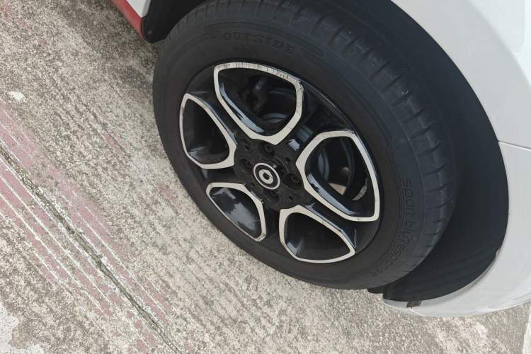 Used smart fortwo 2019 0.9T 66kW Hardtop Engine Version China VI Emission Standard Right Front Wheel Hub