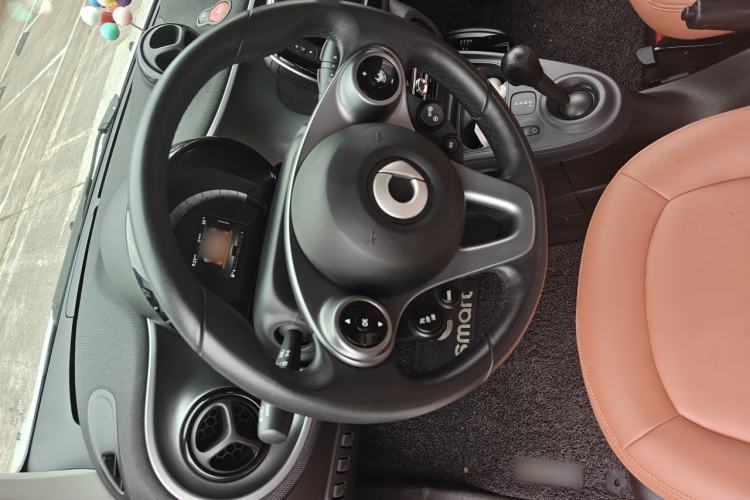 Used smart fortwo 2019 0.9T 66kW Hardtop Engine Version China VI Emission Standard Steering Wheel