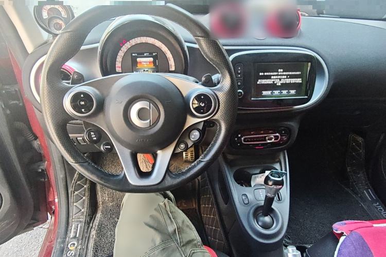 Used smart fortwo 2019 0.9T 66kW Red Instant Special Edition China VI Steering Wheel