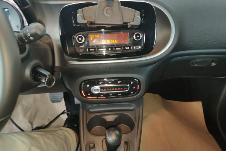 Used smart fortwo 2019 0.9T 66kW Hardtop Wind Power Edition China VI Audio And AC Panel