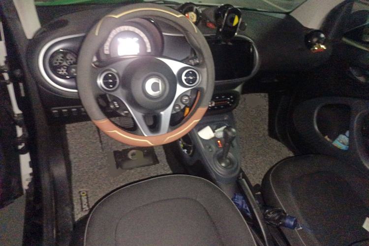 Used smart fortwo 2019 0.9T 66kW Hardtop Wind Power Edition China VI Center Console