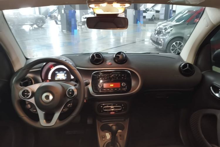 Used smart fortwo 2019 0.9T 66kW Hardtop Wind Power Edition China VI Center Console