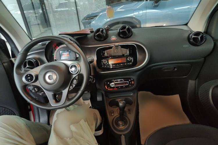 Used smart fortwo 2019 0.9T 66kW Hardtop Wind Power Edition China VI Center Console