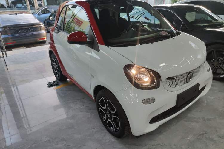 Used smart fortwo 2019 0.9T 66kW Hardtop Wind Power Edition China VI Front Right 45 Deg