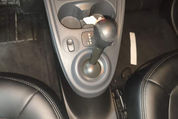 Used smart fortwo 2019 0.9T 66kW Hardtop Wind Power Edition China VI Gear Lever