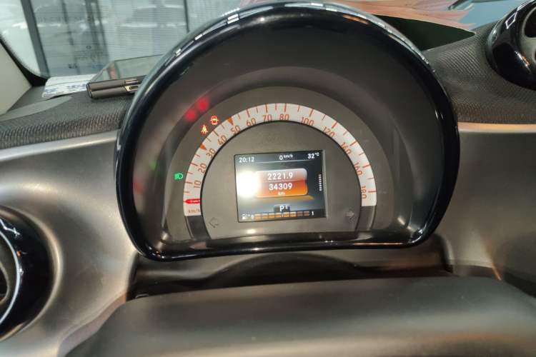 Used smart fortwo 2019 0.9T 66kW Hardtop Wind Power Edition China VI Instrument Cluster