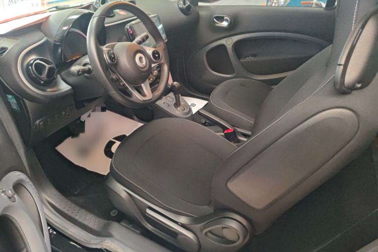 Used smart fortwo 2019 0.9T 66kW Hardtop Wind Power Edition China VI Interior 1
