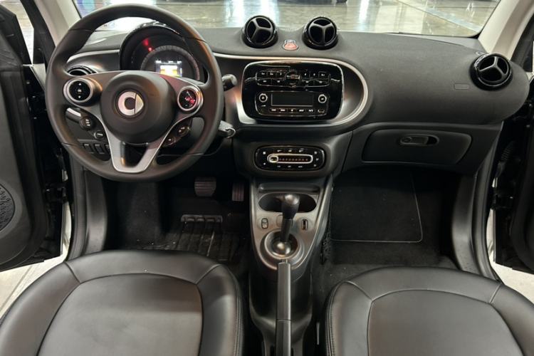 Used smart fortwo 2019 0.9T 66kW Hardtop Wind Power Edition China VI Interior 2