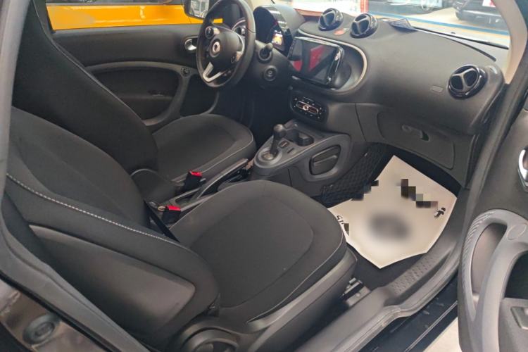 Used smart fortwo 2019 0.9T 66kW Hardtop Wind Power Edition China VI Interior 3