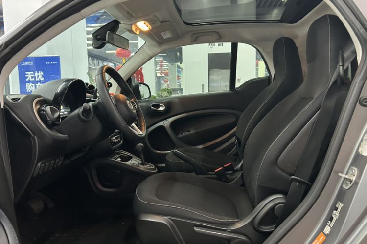 Used smart fortwo 2019 0.9T 66kW Hardtop Wind Power Edition China VI Interior 4