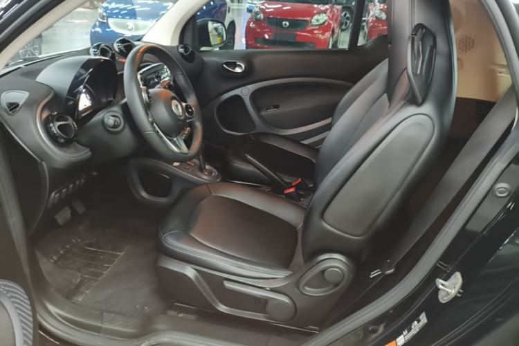 Used smart fortwo 2019 0.9T 66kW Hardtop Wind Power Edition China VI Left Front Seat