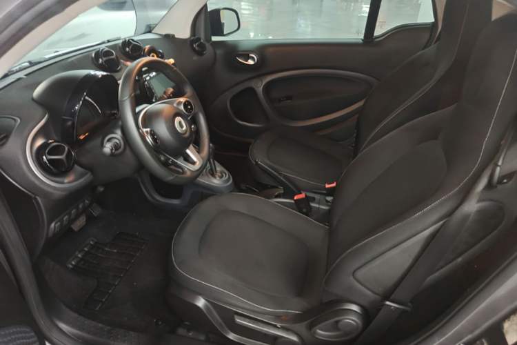 Used smart fortwo 2019 0.9T 66kW Hardtop Wind Power Edition China VI Left Front Seat