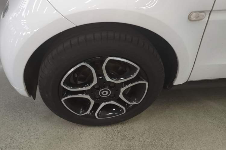 Used smart fortwo 2019 0.9T 66kW Hardtop Wind Power Edition China VI Left Front Wheel Hub