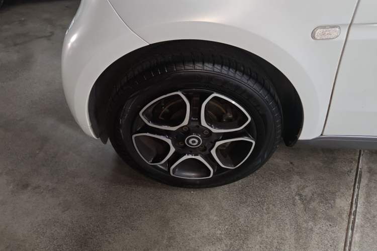Used smart fortwo 2019 0.9T 66kW Hardtop Wind Power Edition China VI Left Front Wheel Hub
