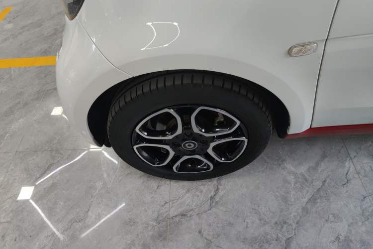 Used smart fortwo 2019 0.9T 66kW Hardtop Wind Power Edition China VI Left Front Wheel Hub