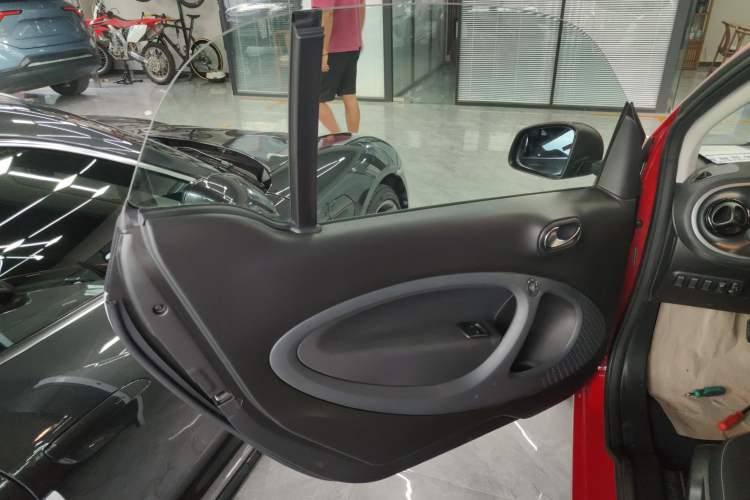 Used smart fortwo 2019 0.9T 66kW Hardtop Wind Power Edition China VI Left Rear Door Interior
