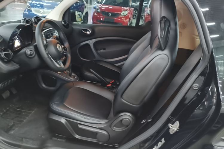 Used smart fortwo 2019 0.9T 66kW Hardtop Wind Power Edition China VI Left Rear Seat