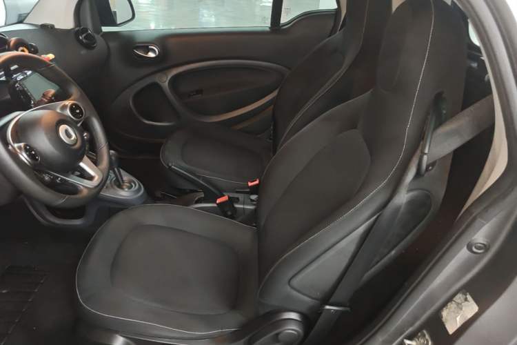 Used smart fortwo 2019 0.9T 66kW Hardtop Wind Power Edition China VI Left Rear Seat