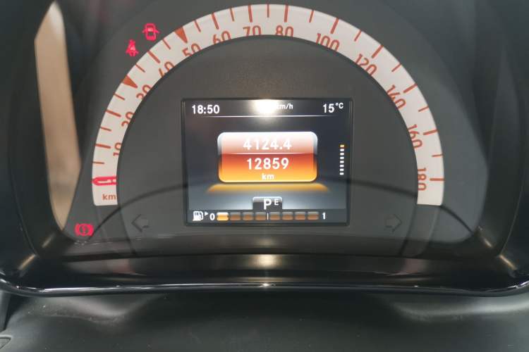 Used smart fortwo 2019 0.9T 66kW Hardtop Wind Power Edition China VI Odometer Close Up
