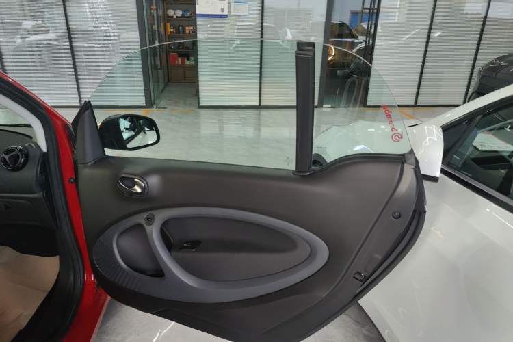 Used smart fortwo 2019 0.9T 66kW Hardtop Wind Power Edition China VI Right Front Door Interior