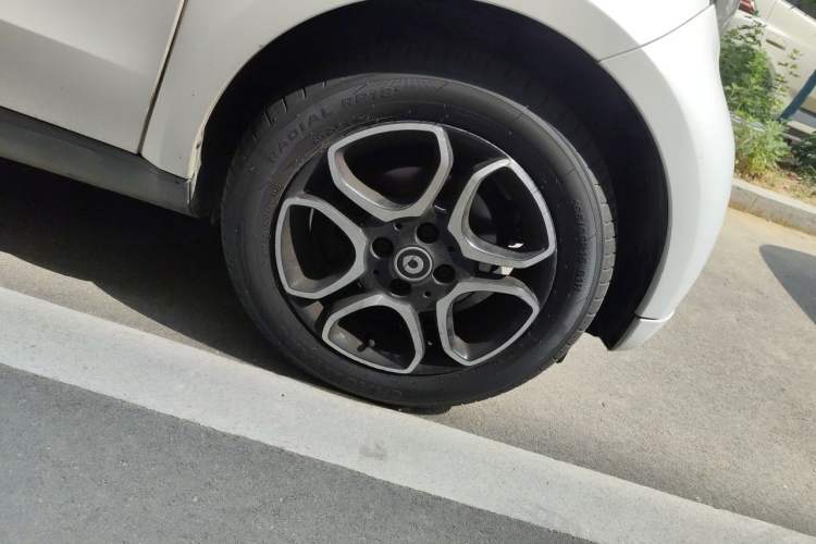 Used smart fortwo 2019 0.9T 66kW Hardtop Wind Power Edition China VI Right Front Wheel Hub