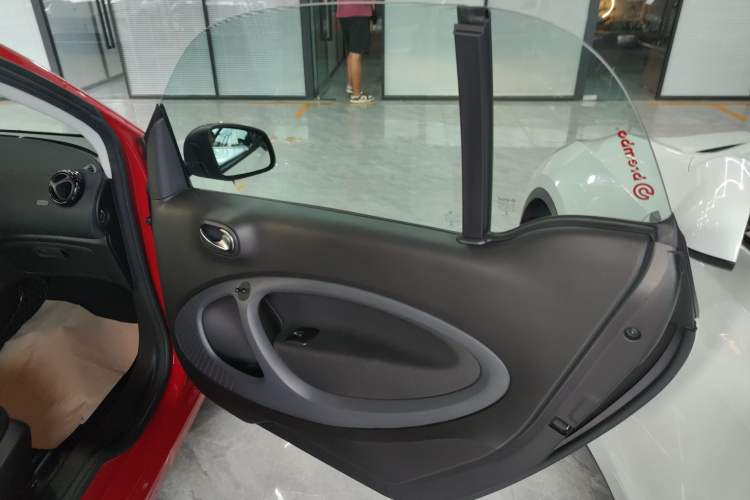 Used smart fortwo 2019 0.9T 66kW Hardtop Wind Power Edition China VI Right Rear Door Interior
