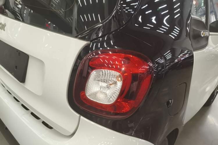 Used smart fortwo 2019 0.9T 66kW Hardtop Wind Power Edition China VI Right Rear Taillight