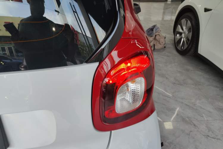 Used smart fortwo 2019 0.9T 66kW Hardtop Wind Power Edition China VI Right Rear Taillight