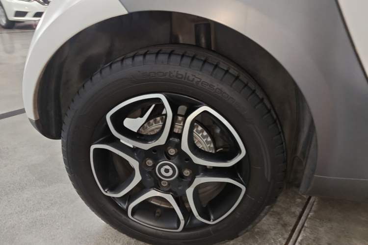 Used smart fortwo 2019 0.9T 66kW Hardtop Wind Power Edition China VI Right Rear Wheel Hub