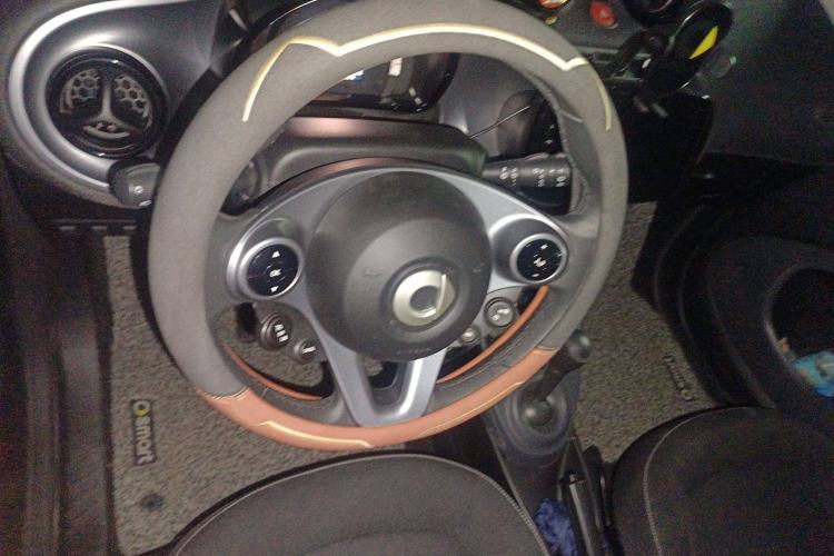 Used smart fortwo 2019 0.9T 66kW Hardtop Wind Power Edition China VI Steering Wheel