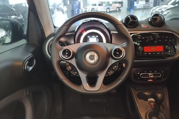 Used smart fortwo 2019 0.9T 66kW Hardtop Wind Power Edition China VI Steering Wheel